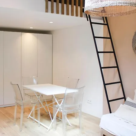Сasa de vacaciones Charming House In With Terrace